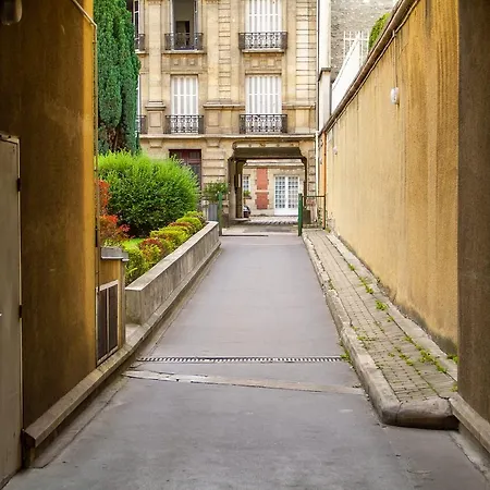 Big 2 Classified, Nation Charming Place Paris